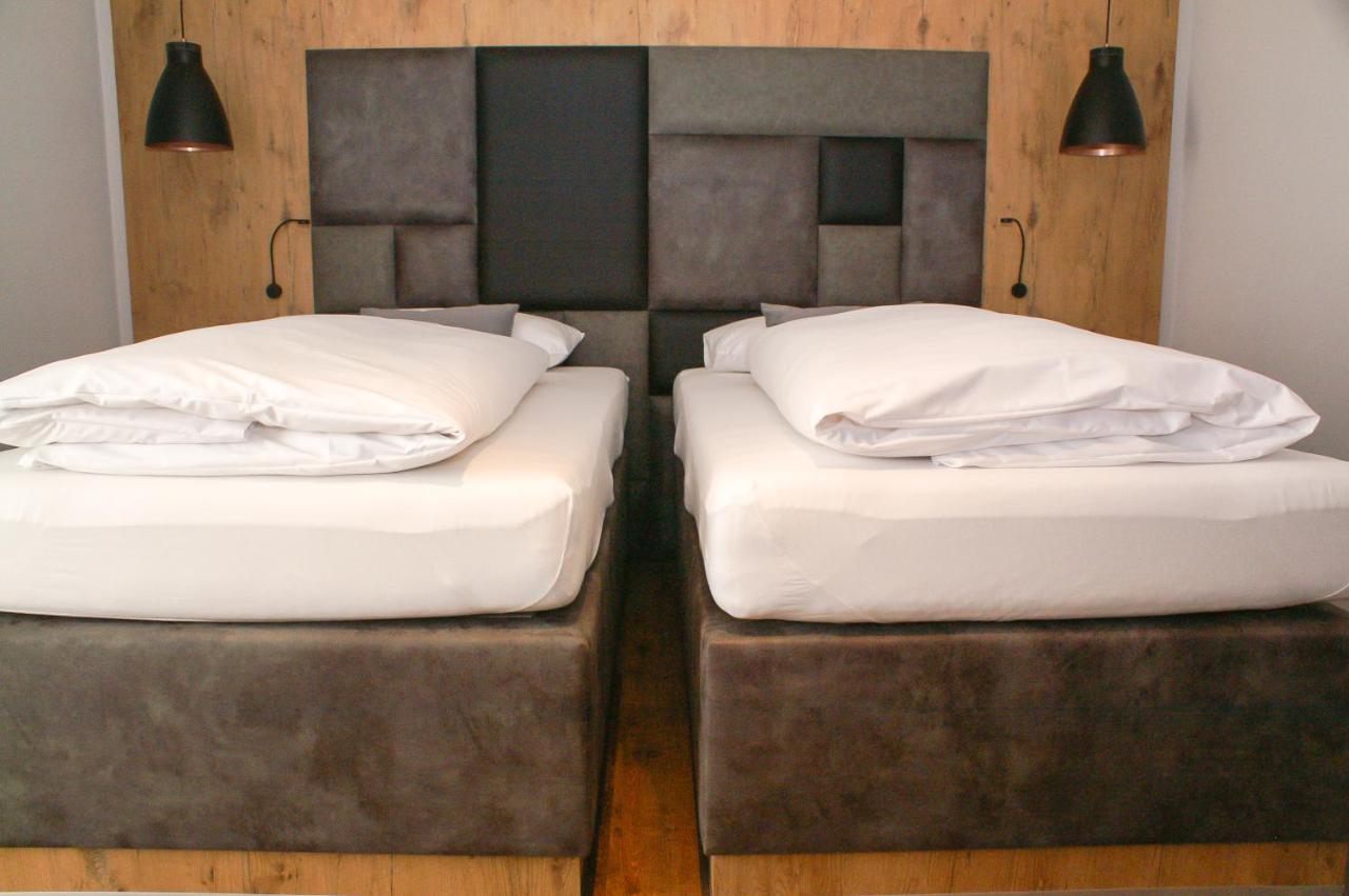 Hotel Gruener Baum カウフボイレン エクステリア 写真