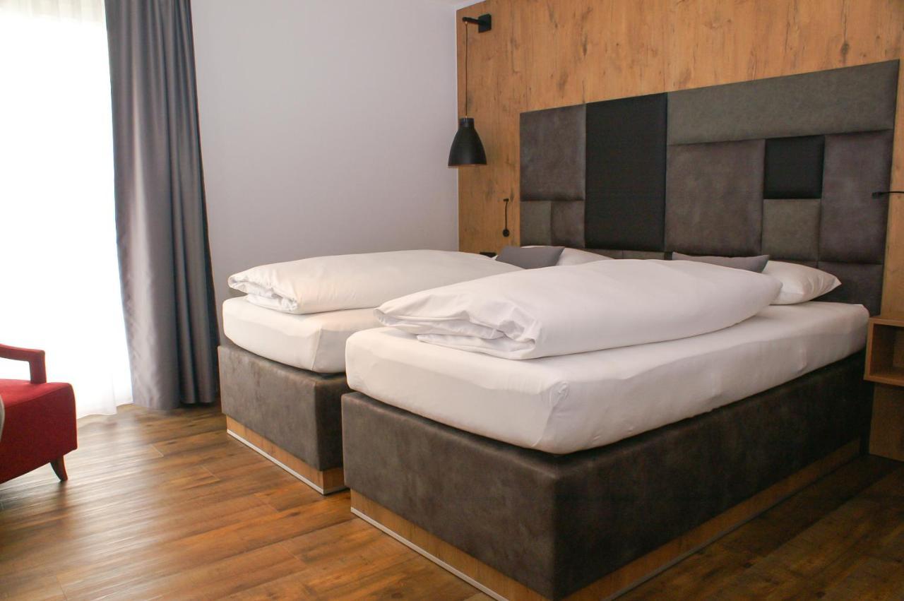 Hotel Gruener Baum カウフボイレン エクステリア 写真