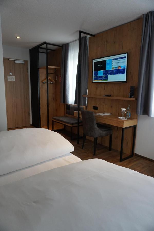 Hotel Gruener Baum カウフボイレン エクステリア 写真