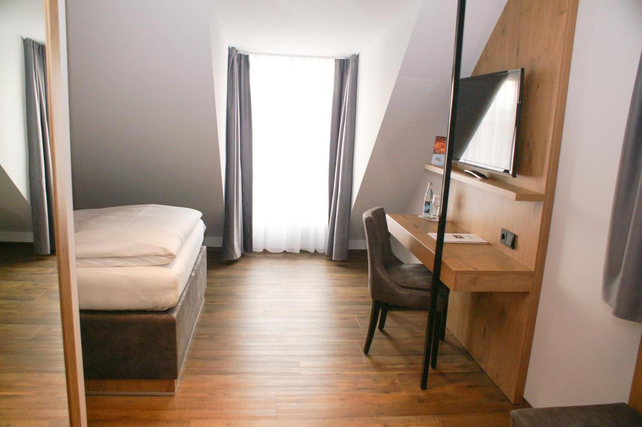 Hotel Gruener Baum カウフボイレン エクステリア 写真